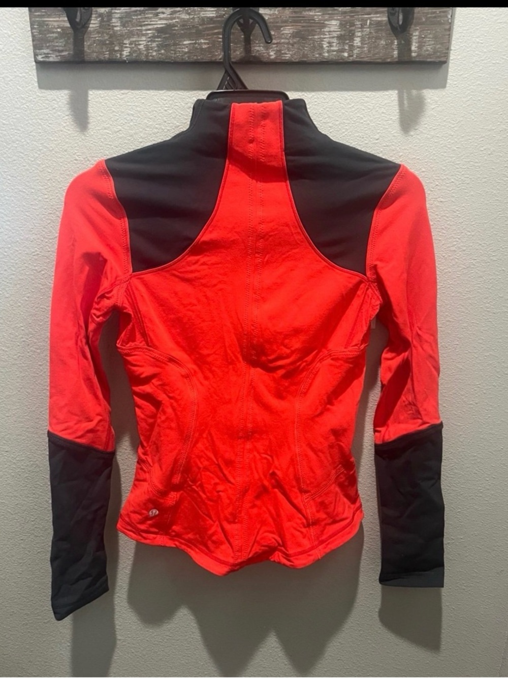 Lululemon Forme Jacket Cuffins Red Heathered Soot Discontinued Sz 4 - Picture 6 of 7